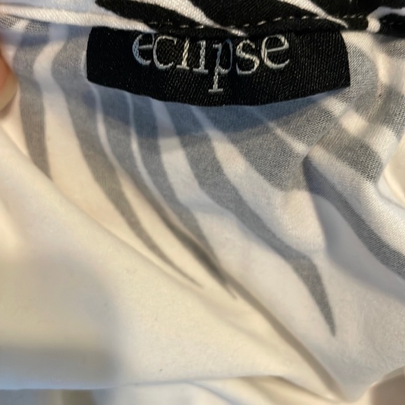 Eclipse tee. Super soft. - Picture 5 of 6